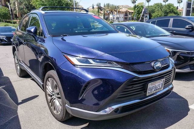 2021 Toyota Venza XLE photo 2