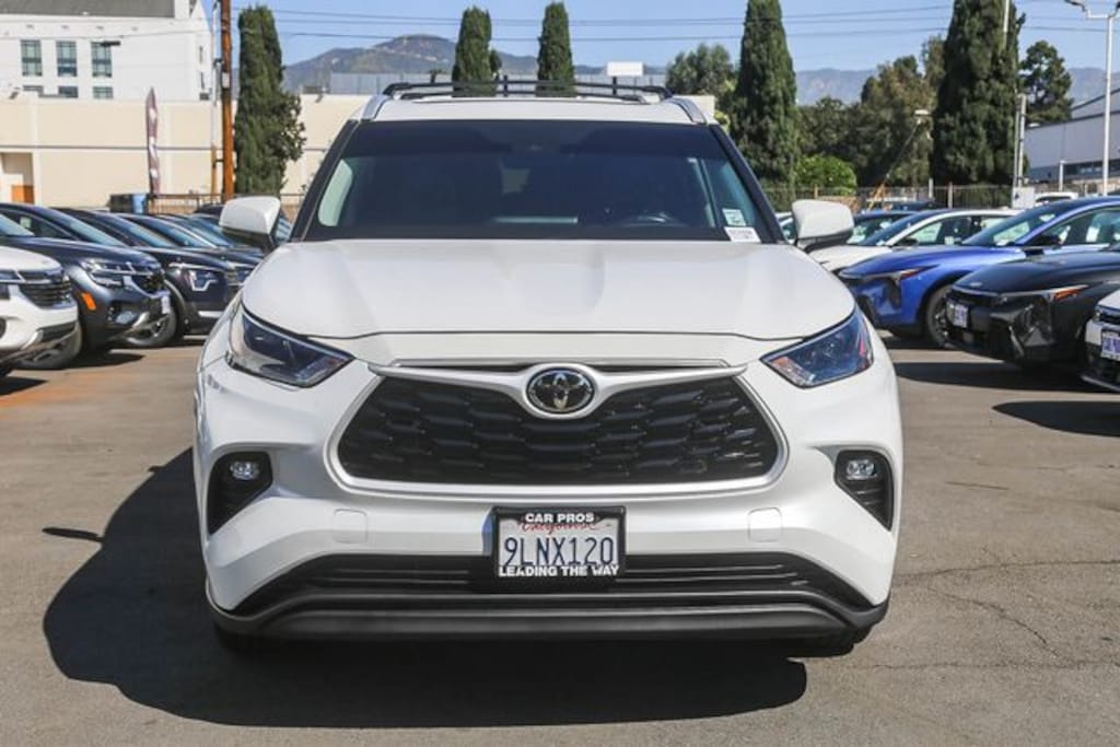 Used 2024 Toyota Highlander LE SUV