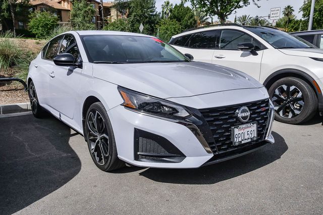 2025 Nissan Altima SR photo 2