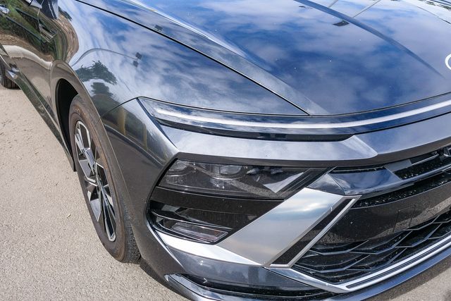 2025 Hyundai Sonata SEL photo 3