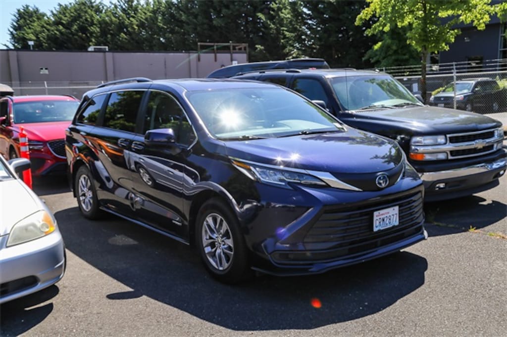 Used 2021 Toyota Sienna LE Minivan/Van
