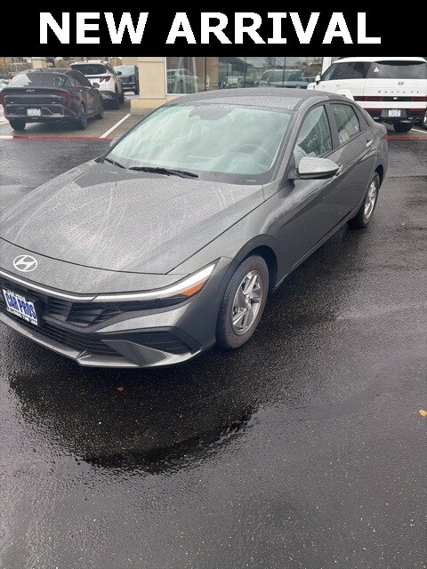 2025 Hyundai Elantra SE's photo