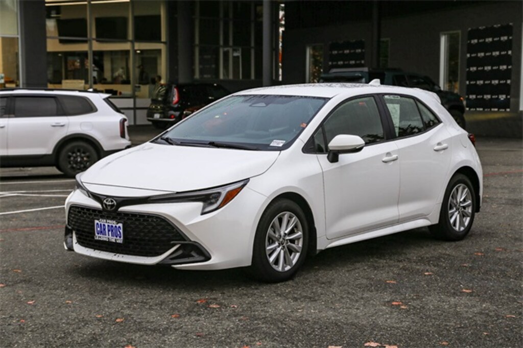 Used 2024 Toyota Corolla Hatchback SE Hatchback