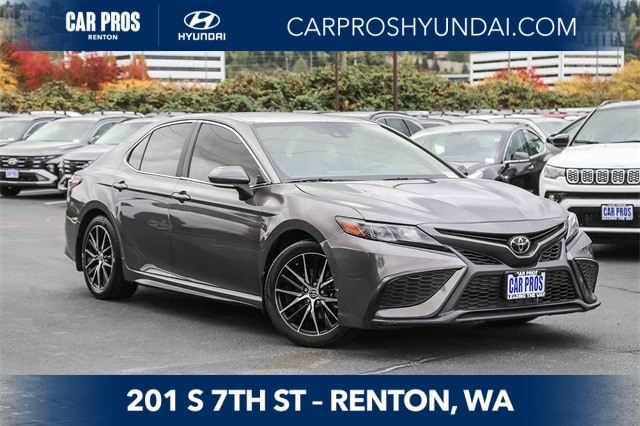 2023 Toyota Camry SE's photo