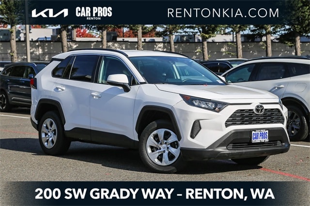 2021 Toyota RAV4 LE's photo