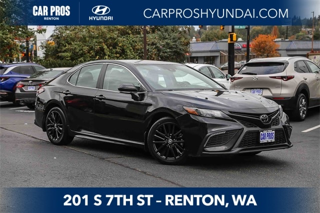 2023 Toyota Camry SE's photo