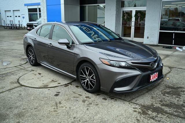 2024 Toyota Camry SE's photo
