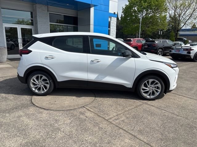 2027 Chevrolet Bolt LT - Photo 9