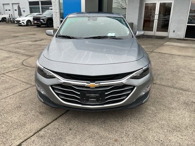 2024 Chevrolet Malibu 1LT photo 2