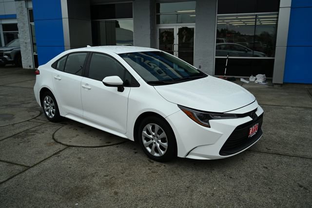 2023 Toyota Corolla LE's photo