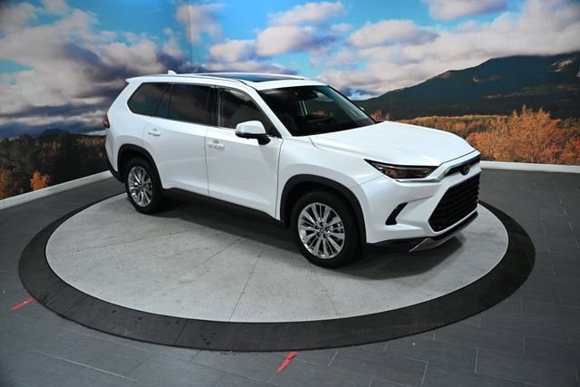 Used 2024 Toyota Grand Highlander Platinum with VIN 5TDAAAB50RS010117 for sale in Beaverton, OR