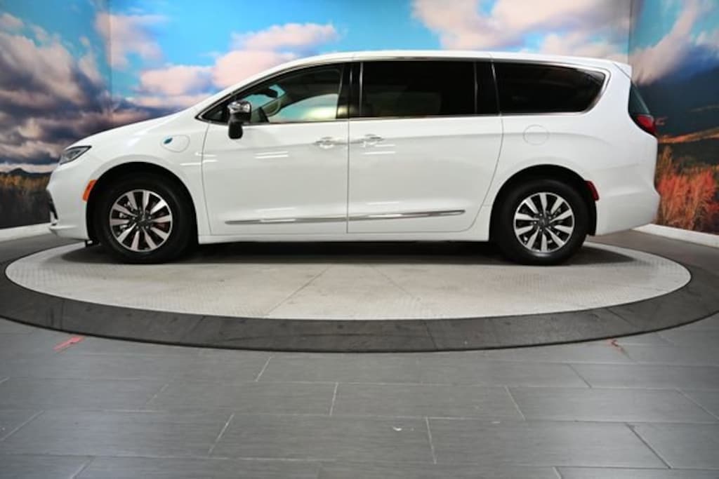 Used 2023 Chrysler Pacifica Hybrid Limited Van Passenger Van