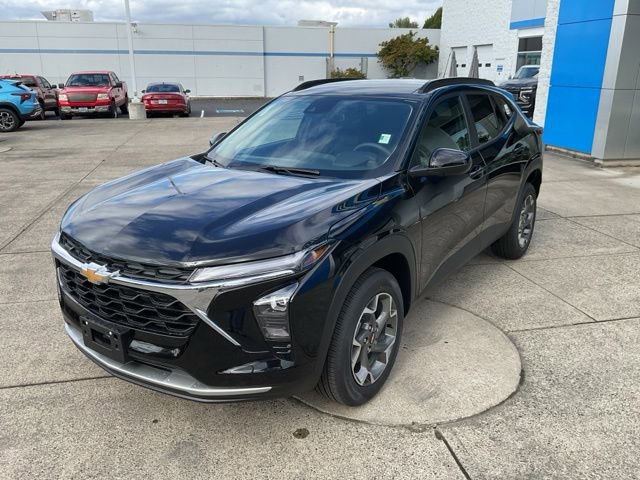 2025 Chevrolet Trax LT photo 3