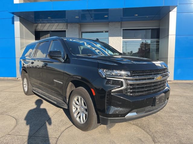 2023 Chevrolet Suburban LT photo 2