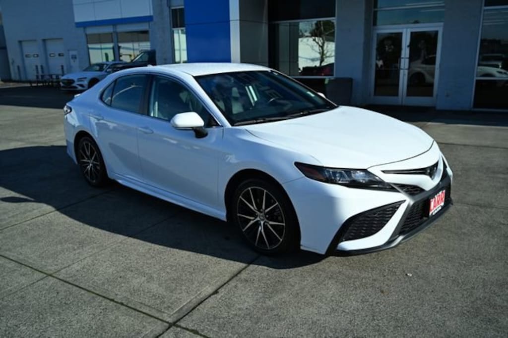 Used 2024 Toyota Camry SE Sedan