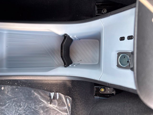 2027 Chevrolet Bolt RS - Photo 18