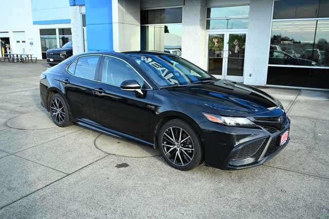 2024 Toyota Camry SE's photo