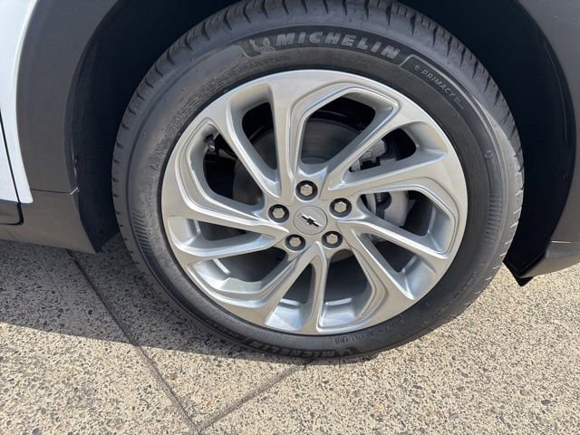 2027 Chevrolet Bolt LT - Photo 13