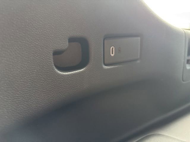2026 Chevrolet Suburban High Country - Photo 46