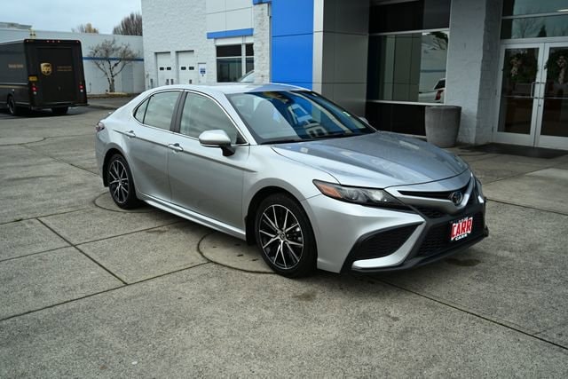 2024 Toyota Camry SE's photo