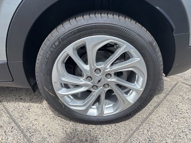 2027 Chevrolet Bolt LT - Photo 11