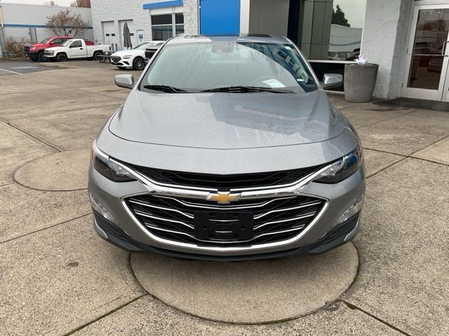 2023 Chevrolet Malibu 1LT photo 2