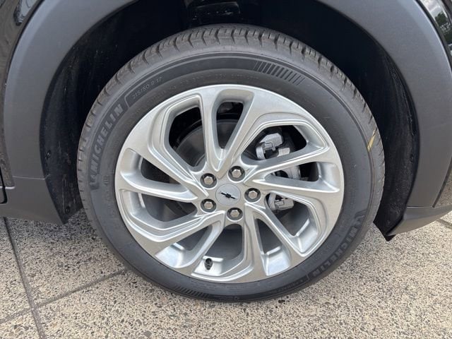 2027 Chevrolet Bolt LT - Photo 13