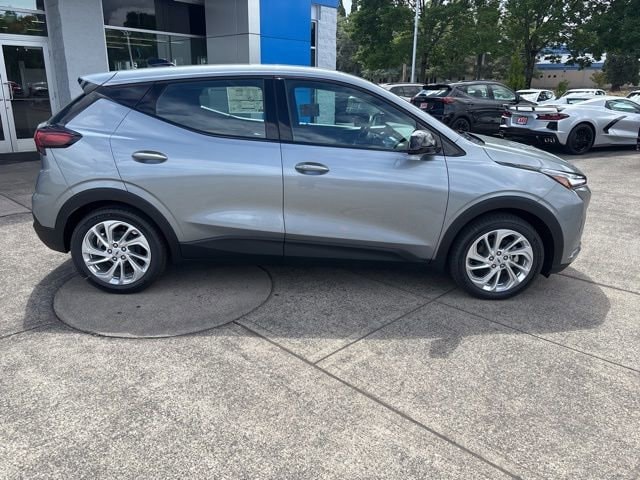 2027 Chevrolet Bolt LT - Photo 9