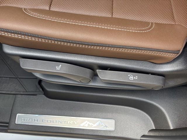 2026 Chevrolet Suburban High Country - Photo 35