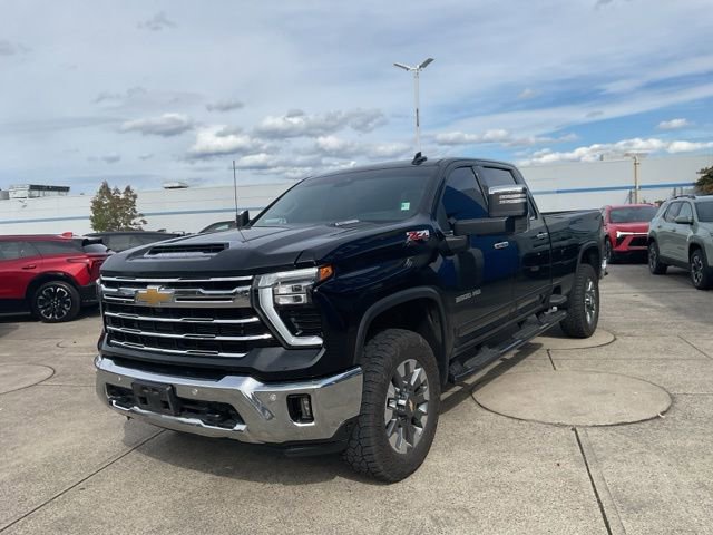2024 Chevrolet Silverado 3500HD LTZ photo 2
