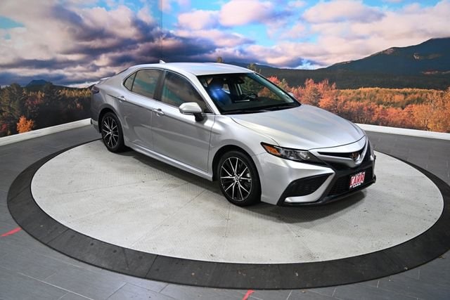 2024 Toyota Camry SE's photo