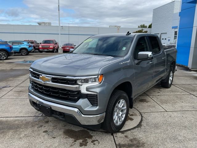 2025 Chevrolet Silverado 1500 LT photo 3