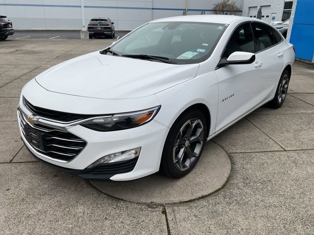 2024 Chevrolet Malibu 1LT photo 2