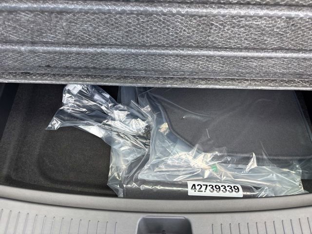 2027 Chevrolet Bolt LT - Photo 32