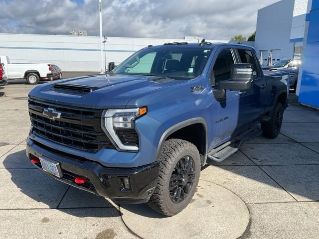 2025 Chevrolet Silverado 3500HD LT photo 3
