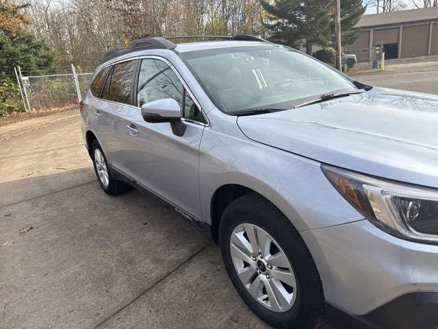 2019 Subaru Outback Premium's photo