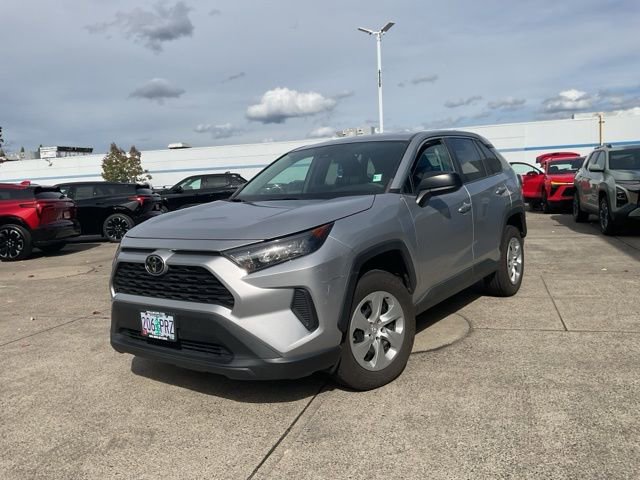 2022 Toyota RAV4 LE photo 2