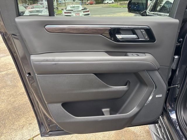 2026 Chevrolet Suburban Premier - Photo 35