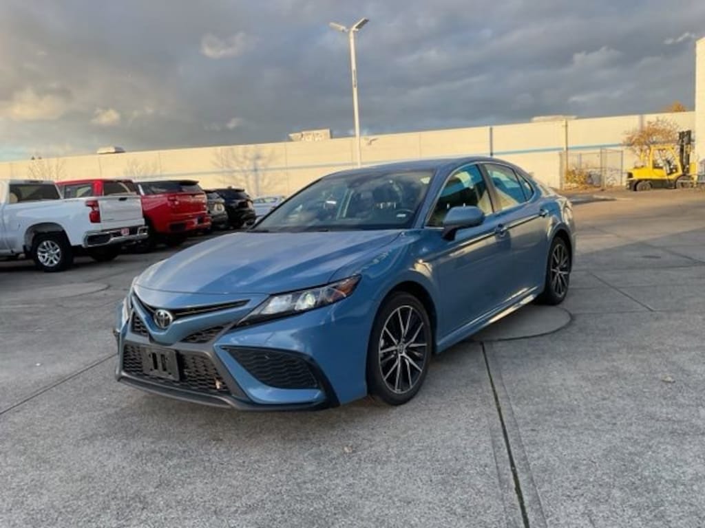 Used 2024 Toyota Camry SE Sedan