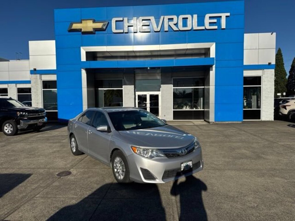 Used 2013 Toyota Camry Hybrid LE Sedan