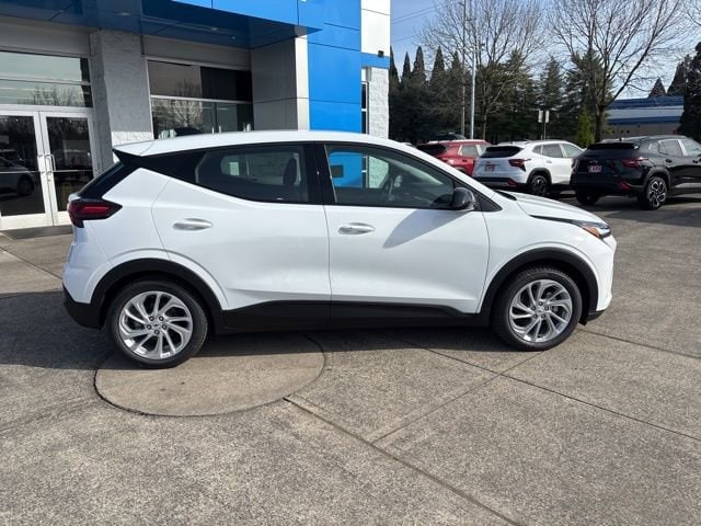 2027 Chevrolet Bolt LT - Photo 9