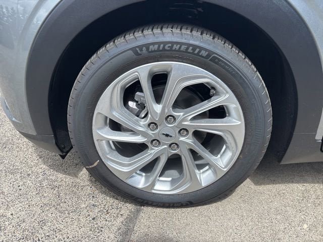 2027 Chevrolet Bolt LT - Photo 10