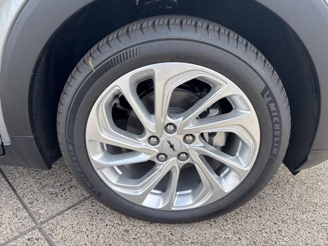 2027 Chevrolet Bolt LT - Photo 13