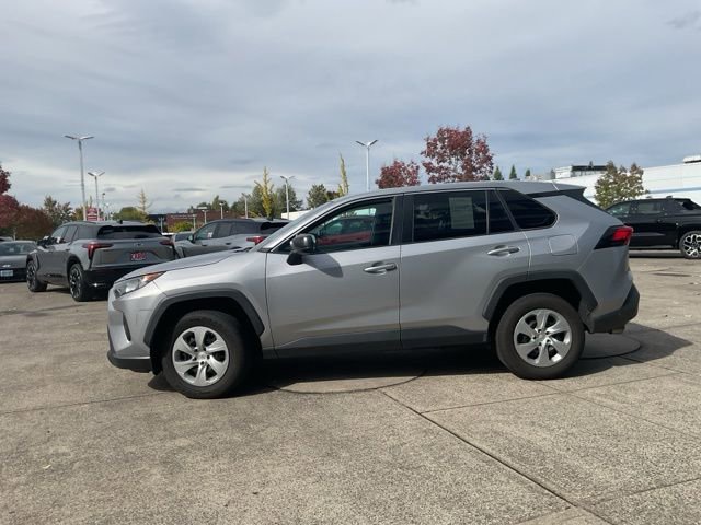 2022 Toyota RAV4 LE photo 3
