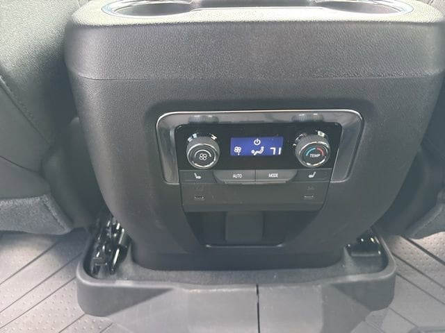 2026 Chevrolet Suburban Premier - Photo 21