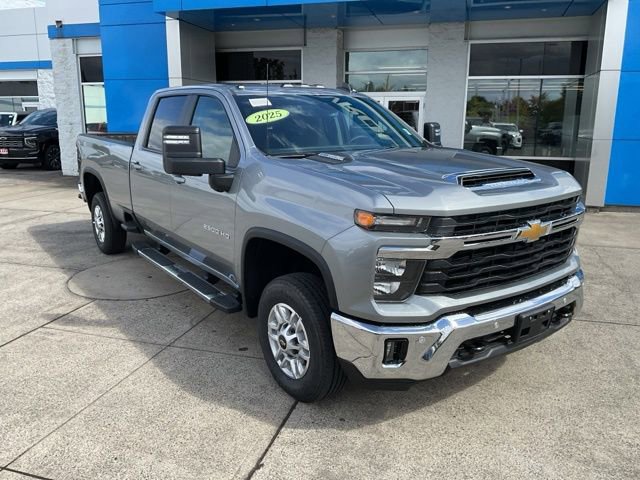 2025 Chevrolet Silverado 2500HD LT photo 2