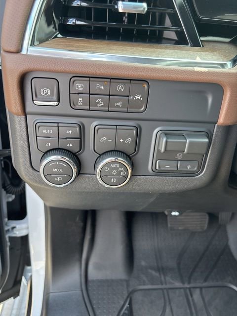 2026 Chevrolet Suburban High Country - Photo 22