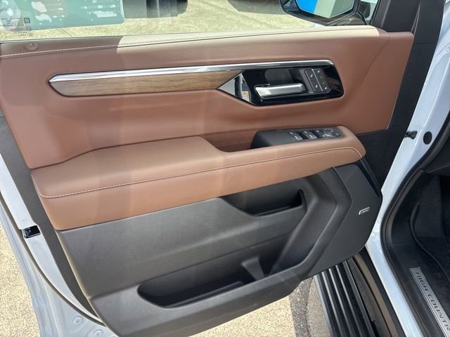 2026 Chevrolet Suburban High Country - Photo 31