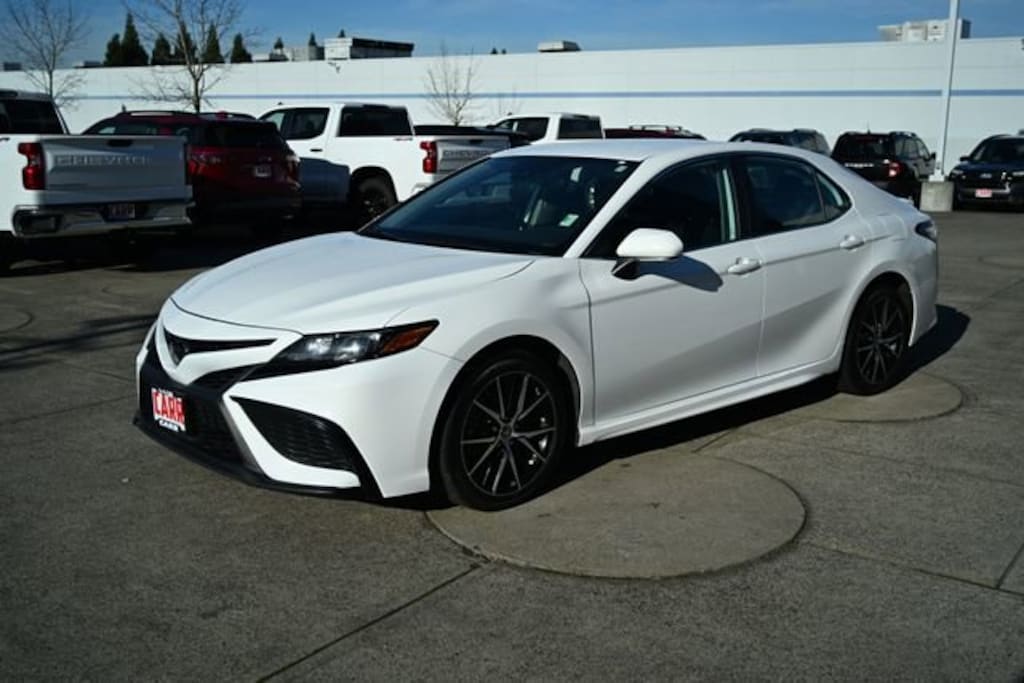 Used 2024 Toyota Camry SE Sedan