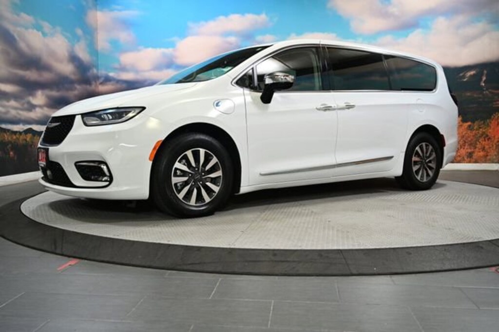 Used 2023 Chrysler Pacifica Hybrid Limited Van Passenger Van